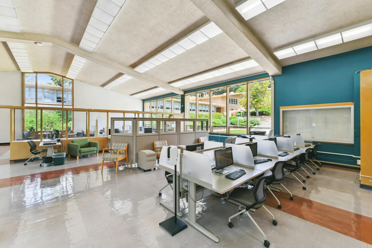 Student computer lab and lounge area on campus